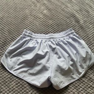 Lululemon hotty hots size 6 2.5” in serene blue